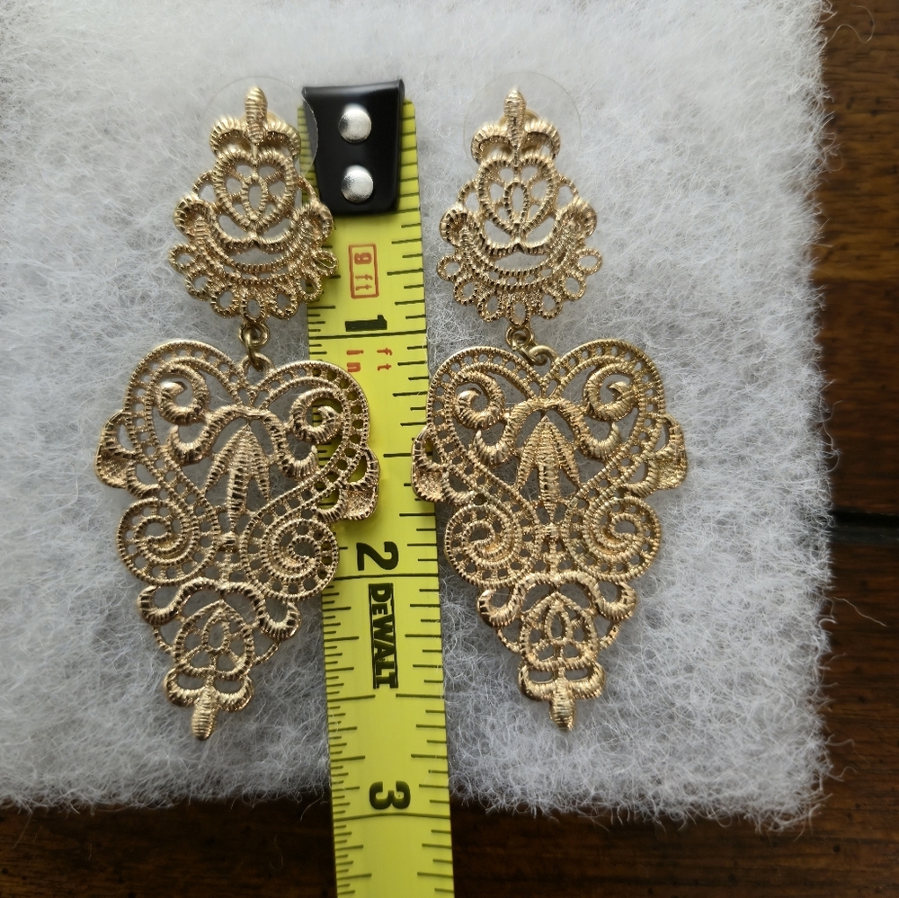Banana Republic Gold Filigree Chandelier Earrings - Picture 9 of 12